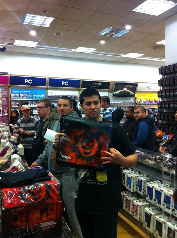 Horde Gathers for Gears of War 3 London Launch News image