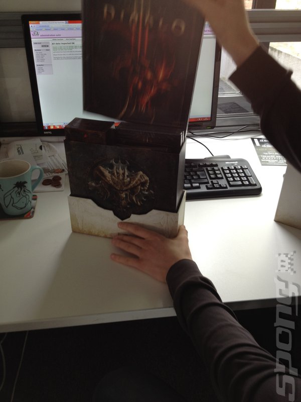 Diablo III - Awesome Unboxing and a Happy Artist News image