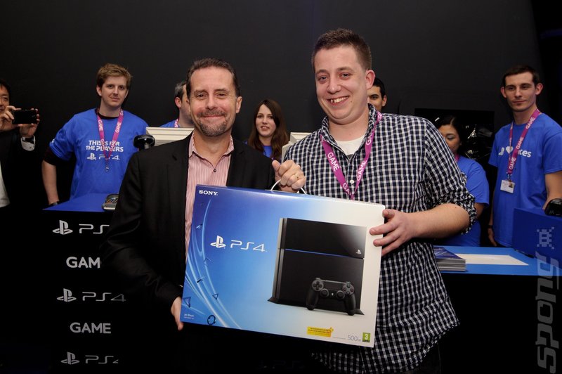 Playstation�4 Launches in The UK with Packed Out Midnight Opening At PS4? Lounge #4Theplayers  News image