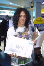 Wii Launch: Media Scrum on Oxford Street News image